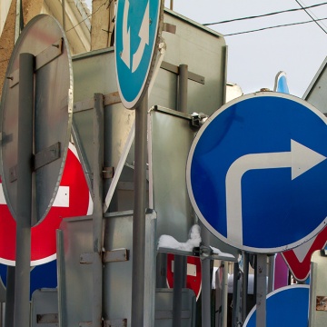 Установка дорожных знаков в Луганске и Луганской области